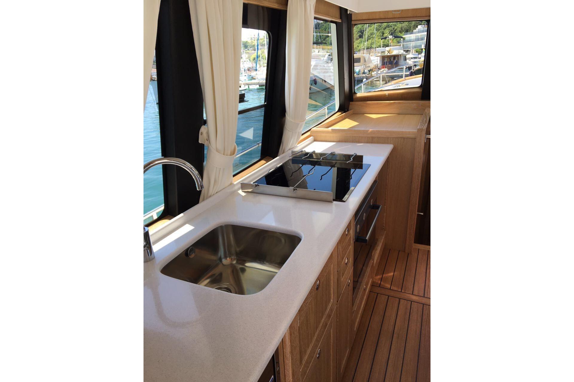 Brokerage Image - 2017 Menorquin 42 HT