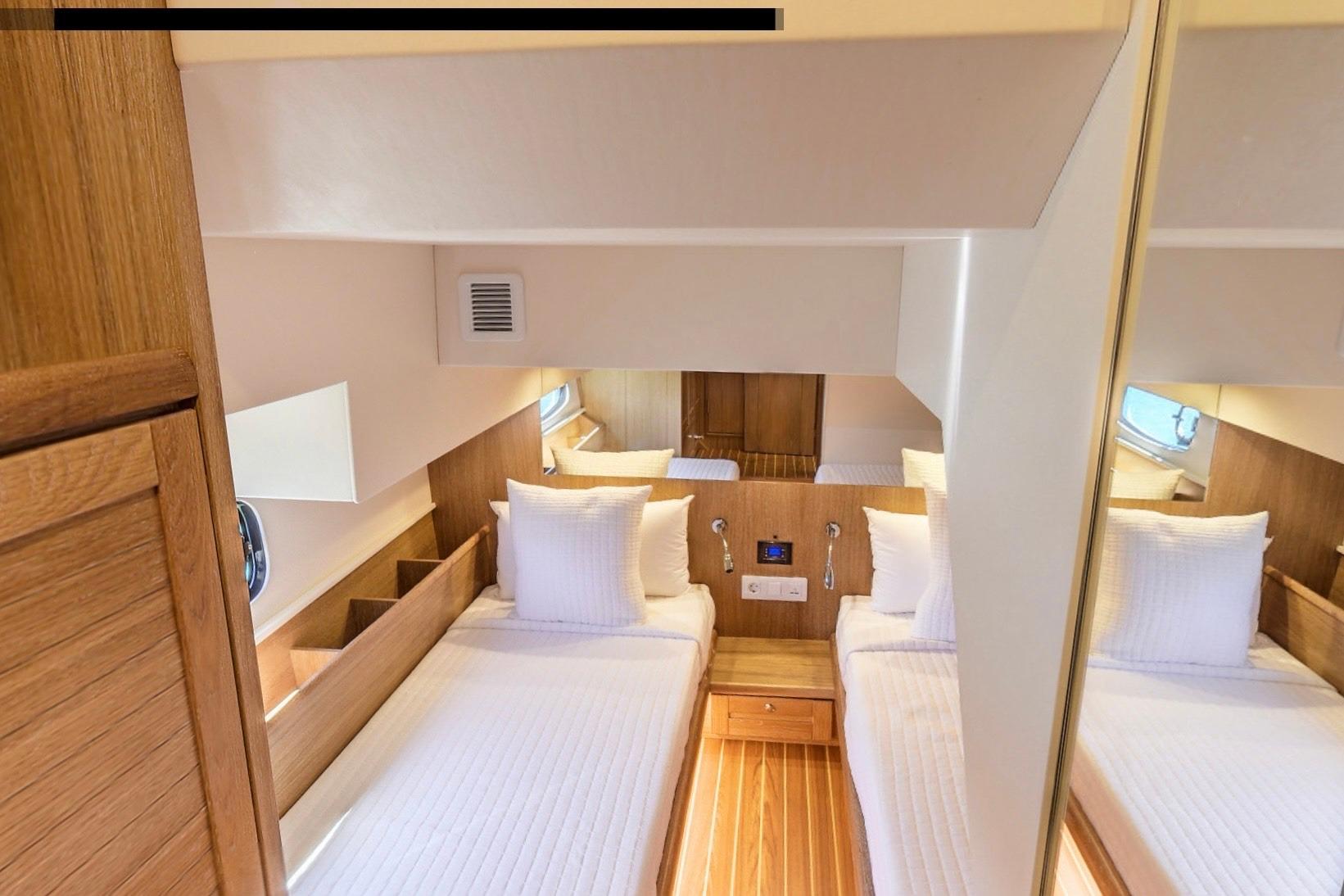 Brokerage Image - 2017 Menorquin 42 HT