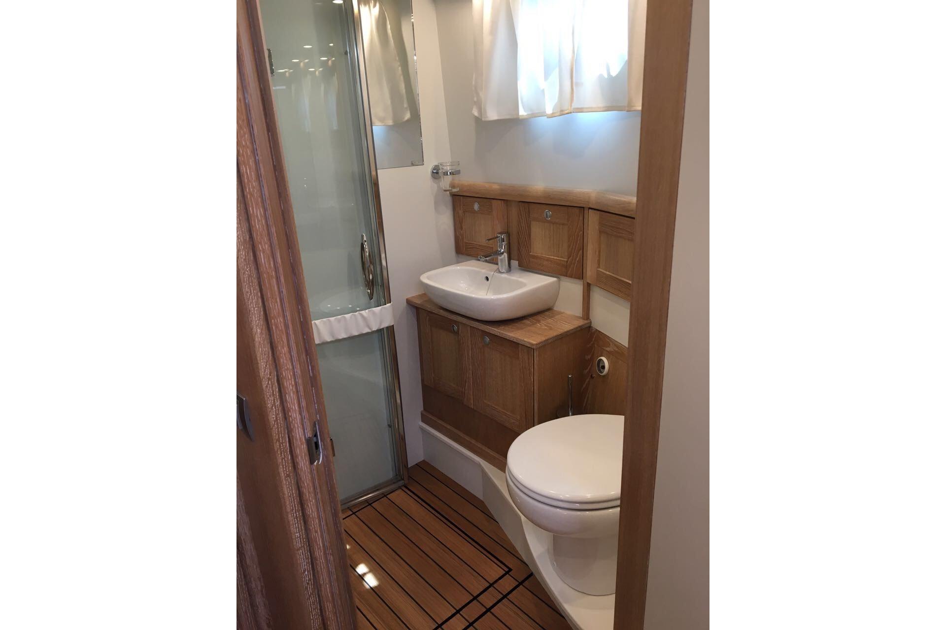 Brokerage Image - 2017 Menorquin 42 HT