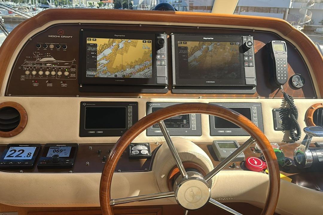 Brokerage Image - 2008 64′ Dolphin
