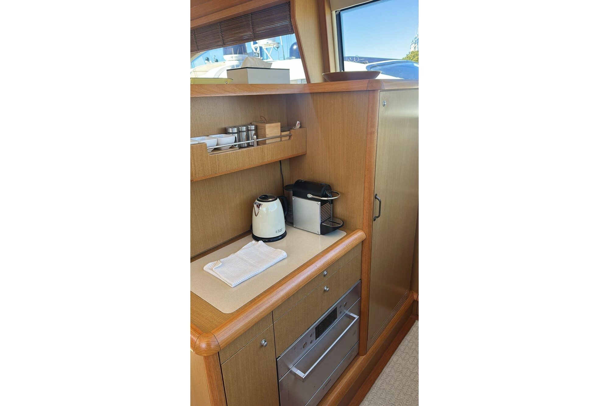 Brokerage Image - 2008 64′ Dolphin