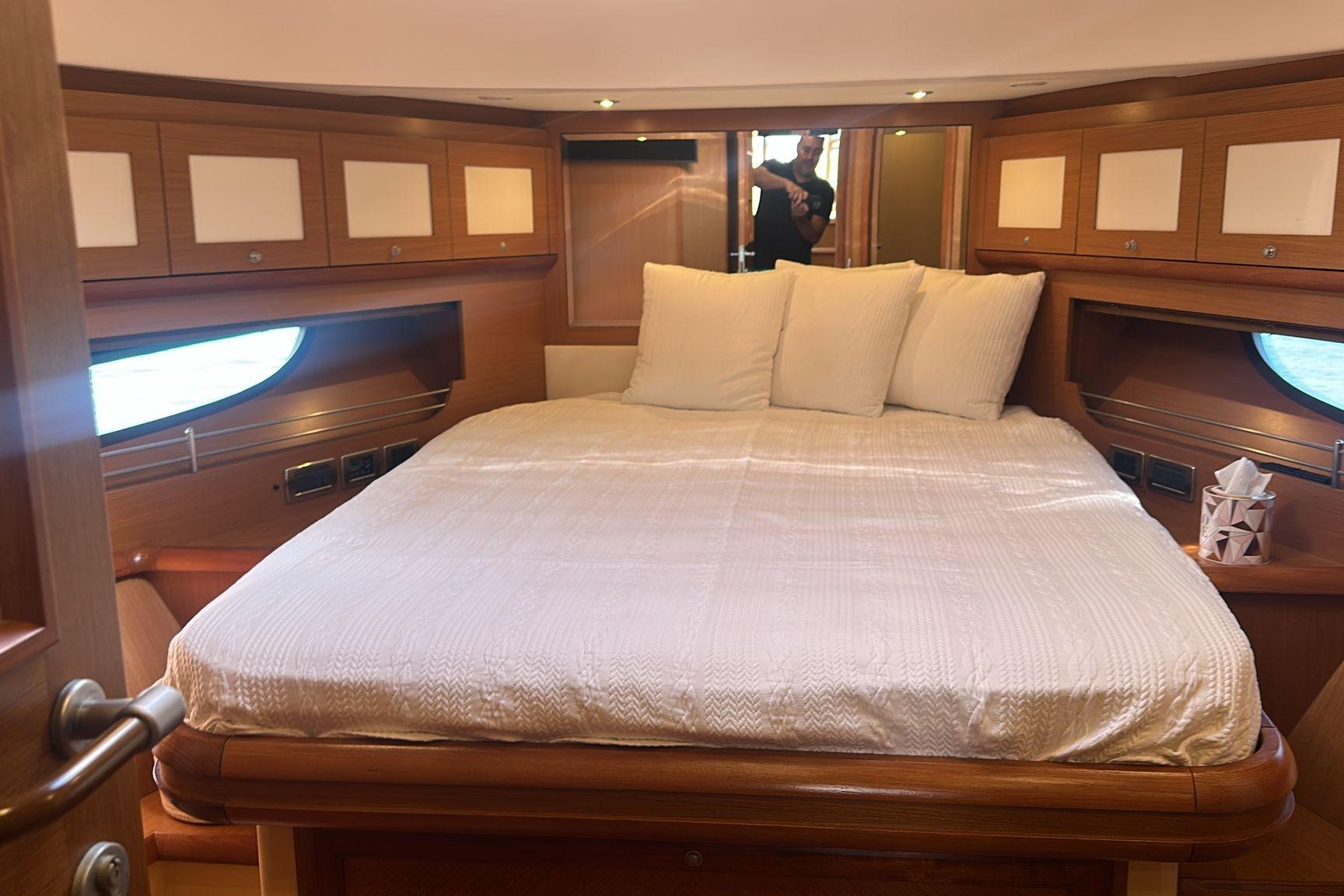 Brokerage Image - 2008 64′ Dolphin