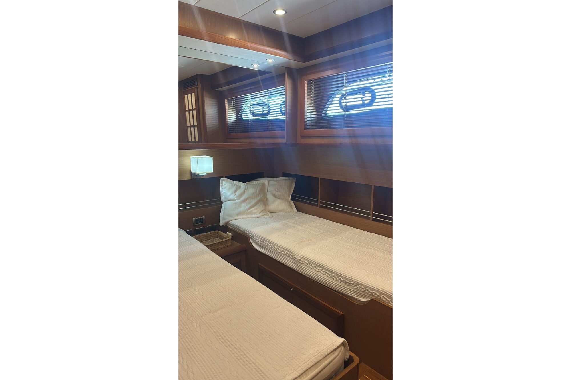 Brokerage Image - 2008 64′ Dolphin