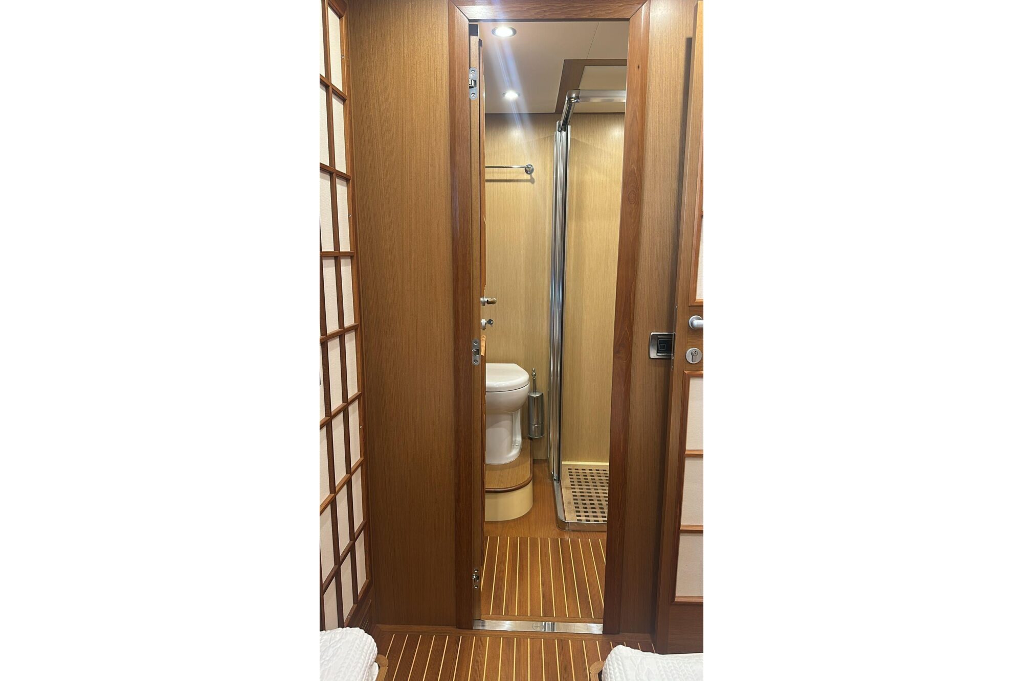 Brokerage Image - 2008 64′ Dolphin