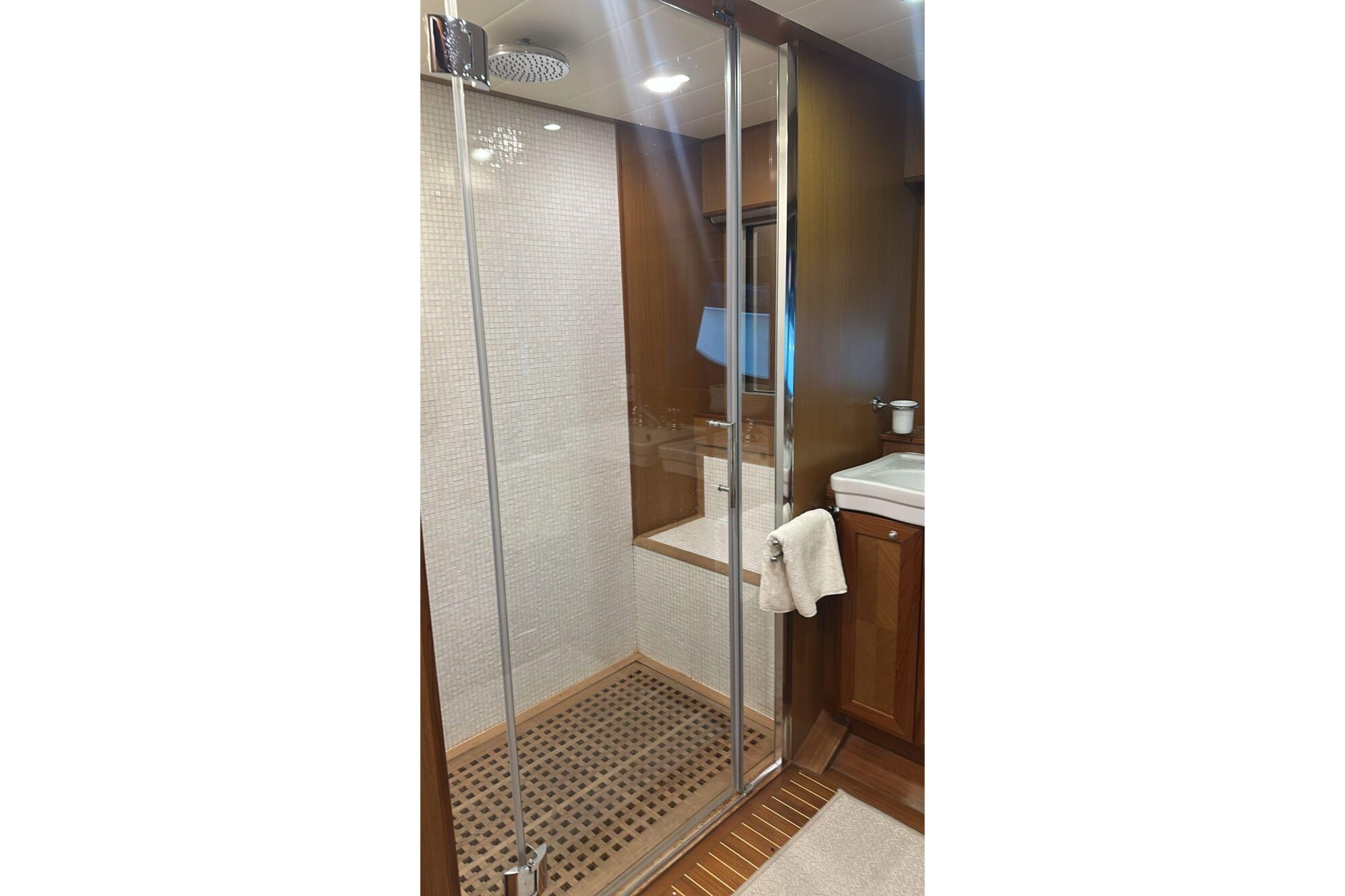 Brokerage Image - 2008 64′ Dolphin
