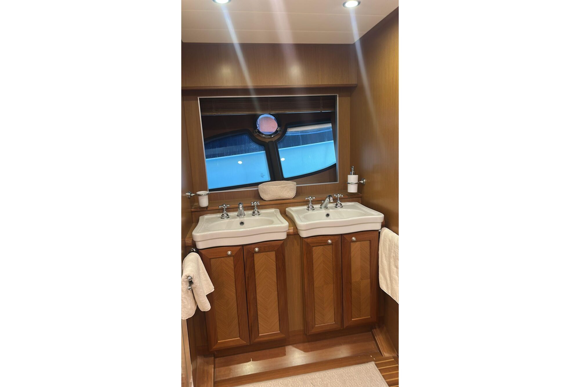 Brokerage Image - 2008 64′ Dolphin