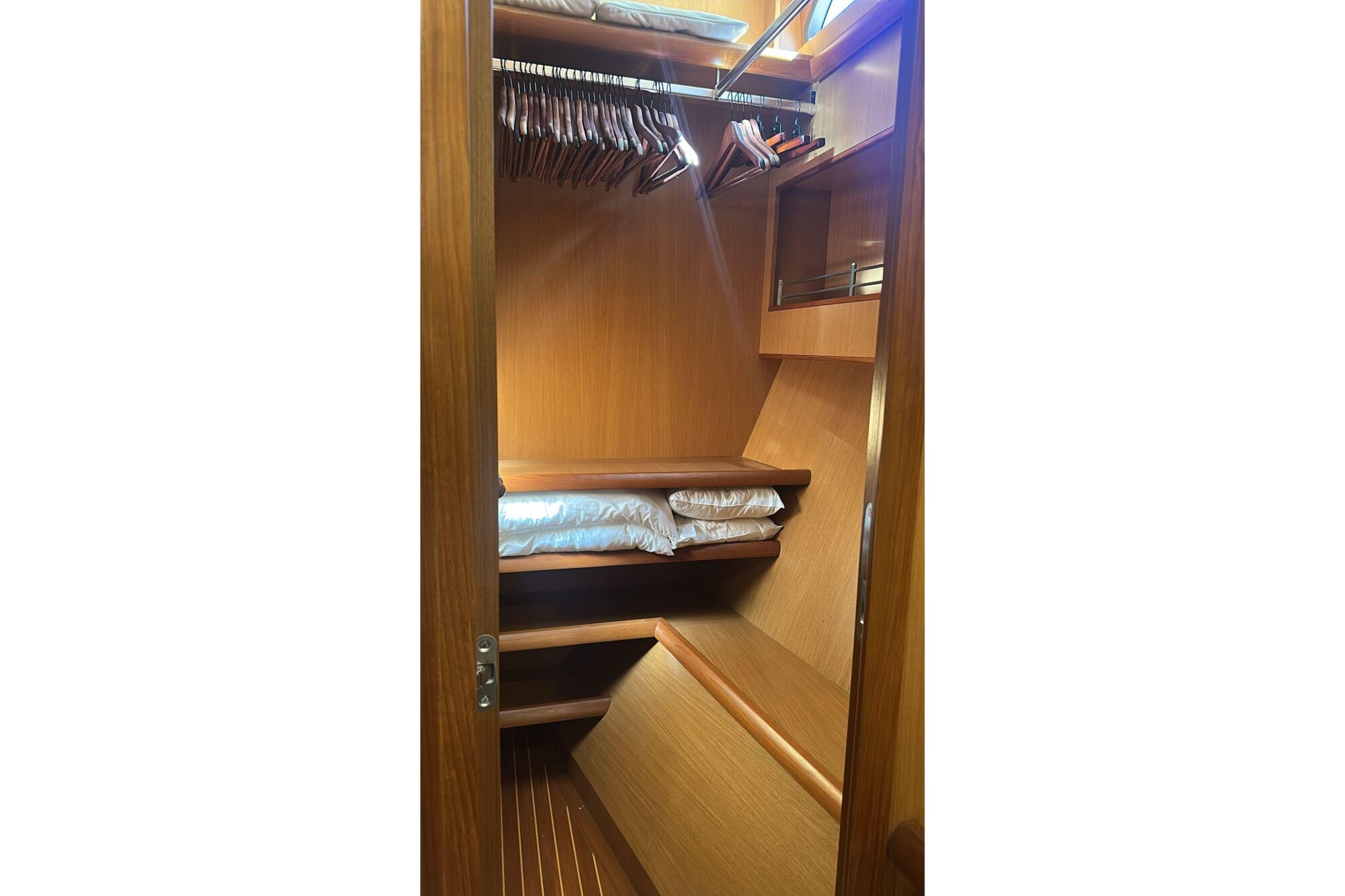 Brokerage Image - 2008 64′ Dolphin
