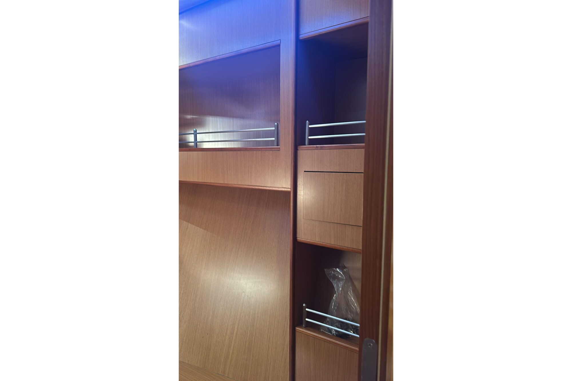 Brokerage Image - 2008 64′ Dolphin