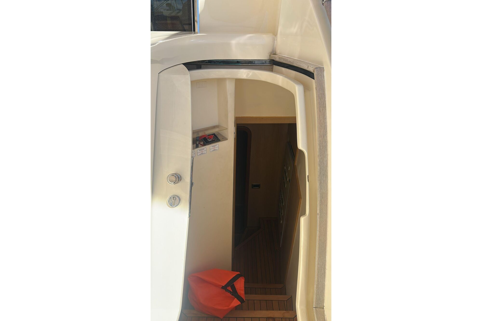 Brokerage Image - 2008 64′ Dolphin
