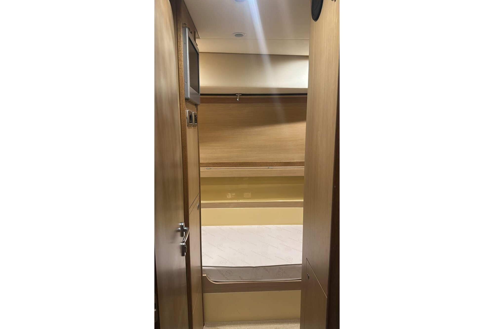 Brokerage Image - 2008 64′ Dolphin