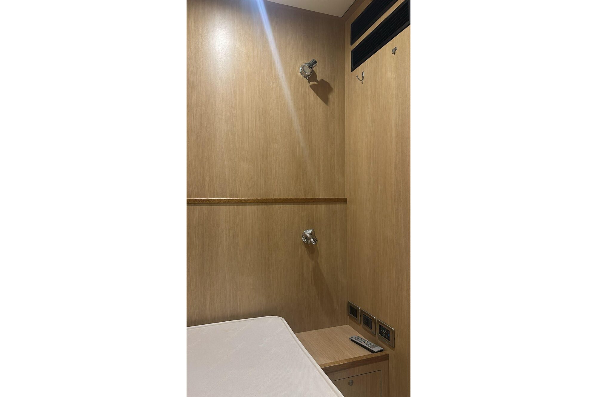 Brokerage Image - 2008 64′ Dolphin
