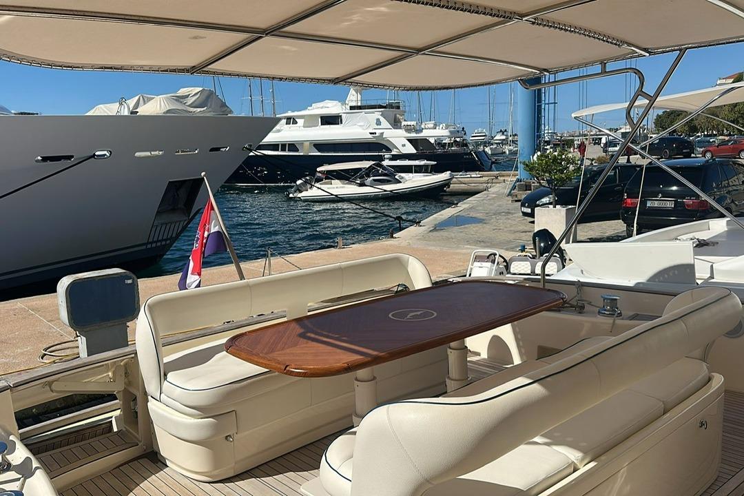 Brokerage Image - 2008 64′ Dolphin