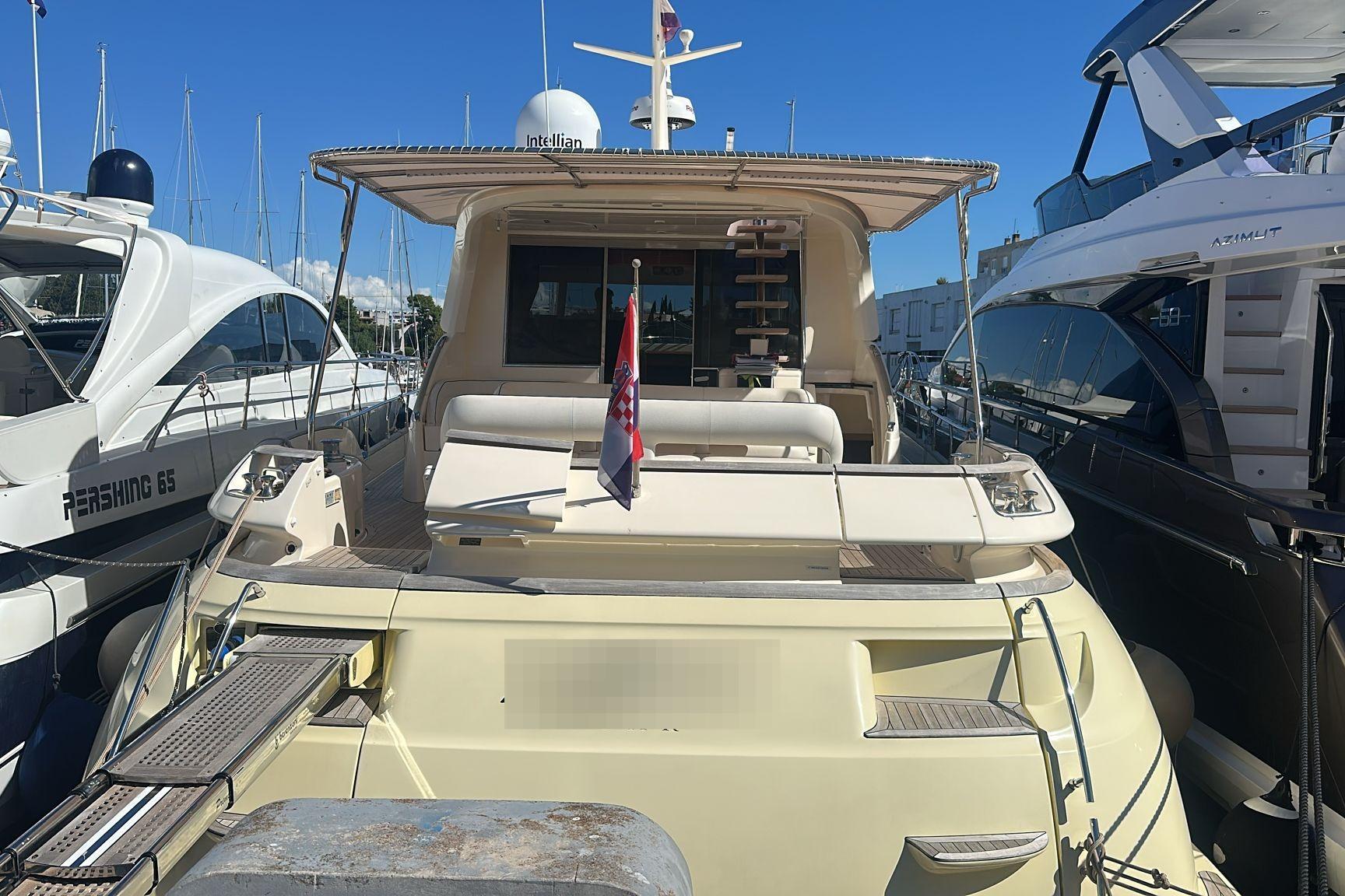 Brokerage Image - 2008 64′ Dolphin