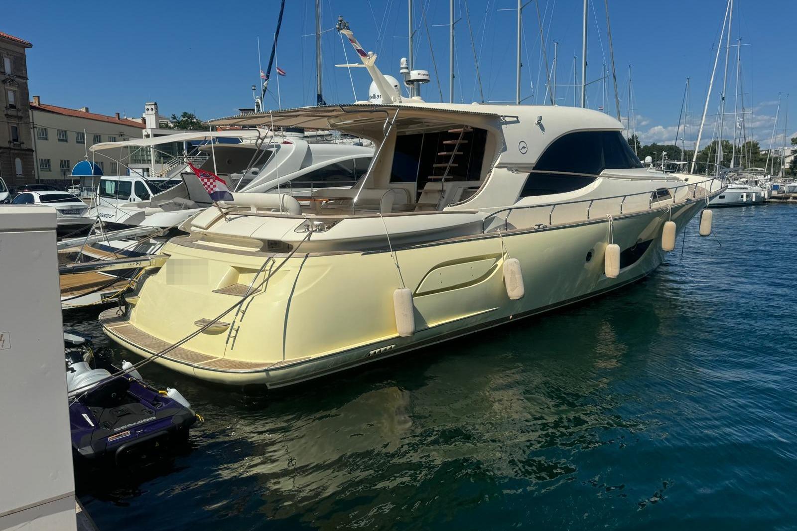 Brokerage Image - 2008 64′ Dolphin