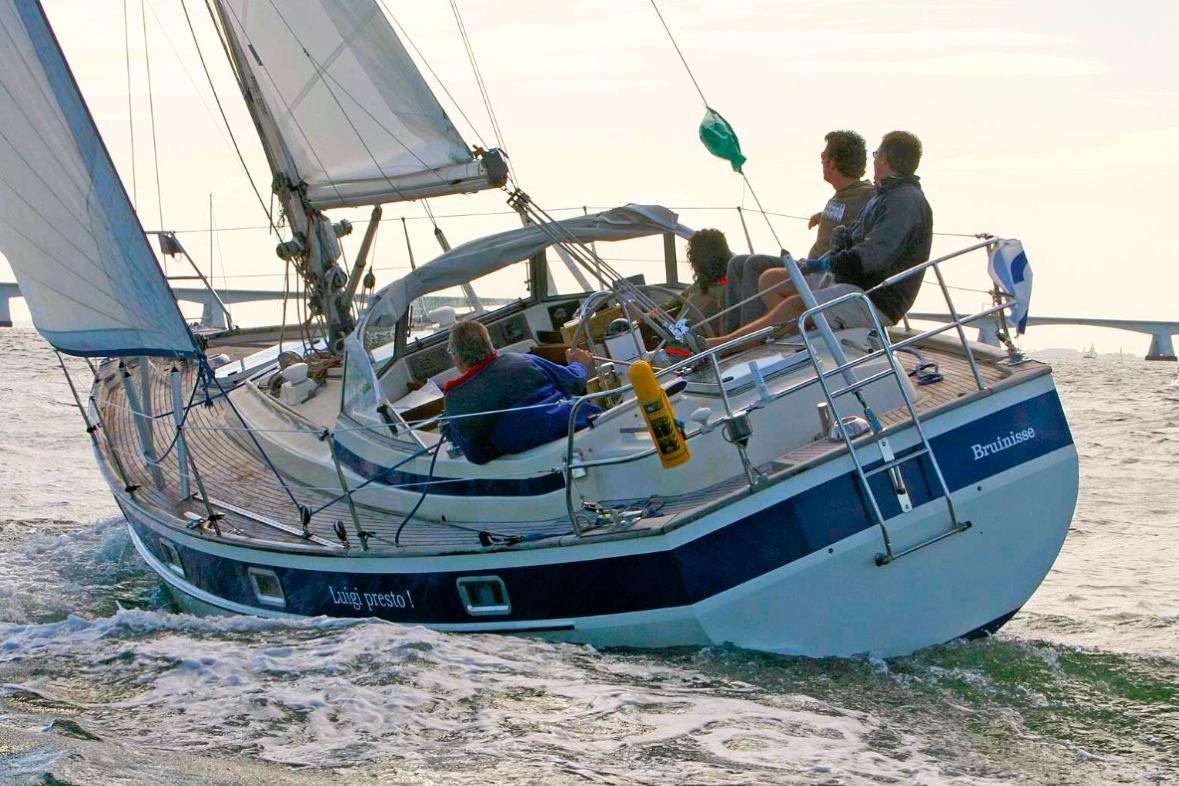 Brokerage Image - 1984 HR 352