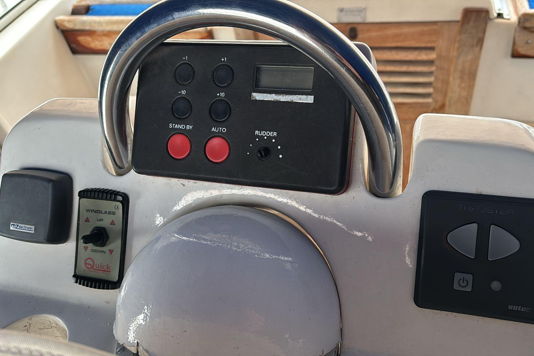 Brokerage Image - 1984 HR 352