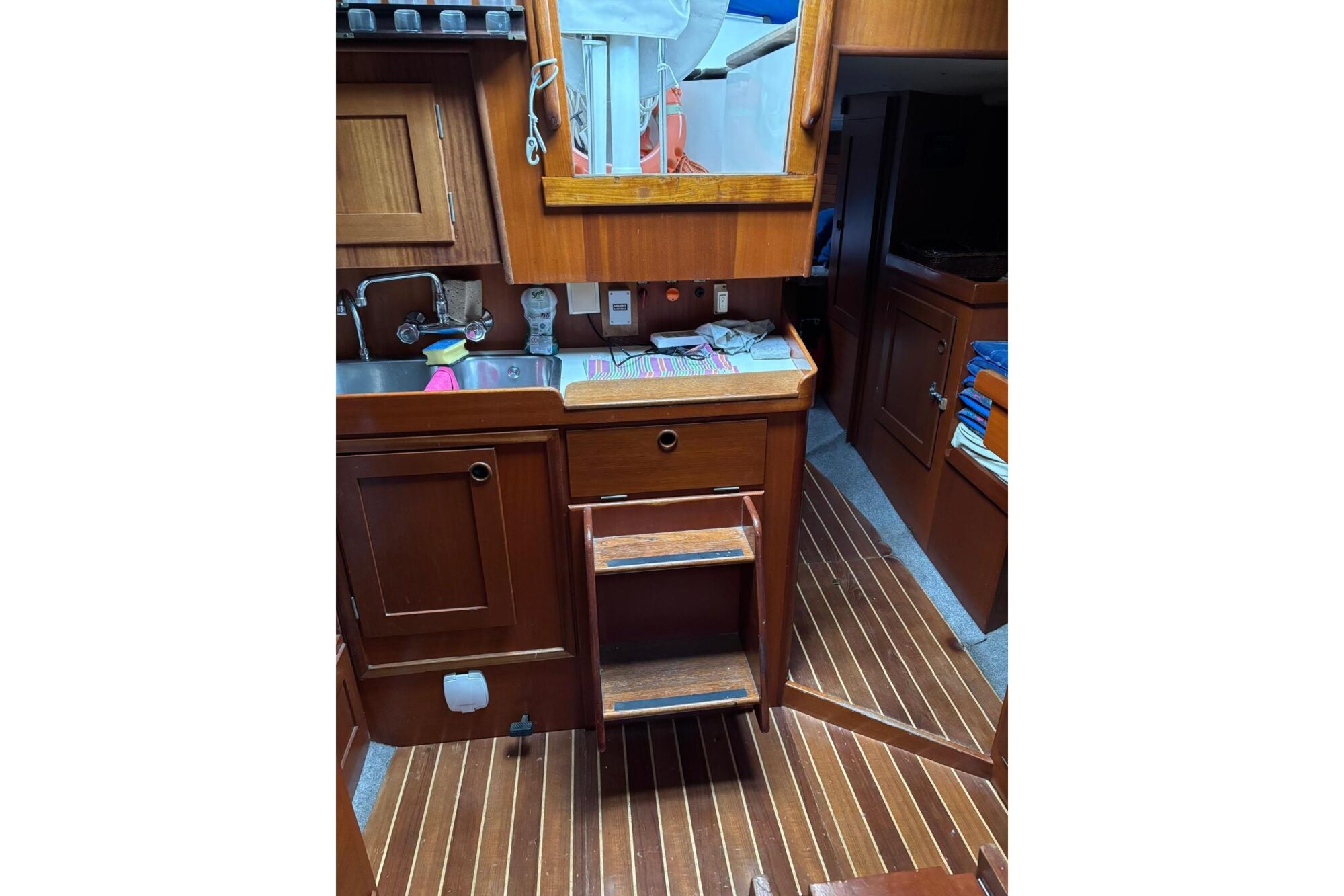 Brokerage Image - 1984 HR 352