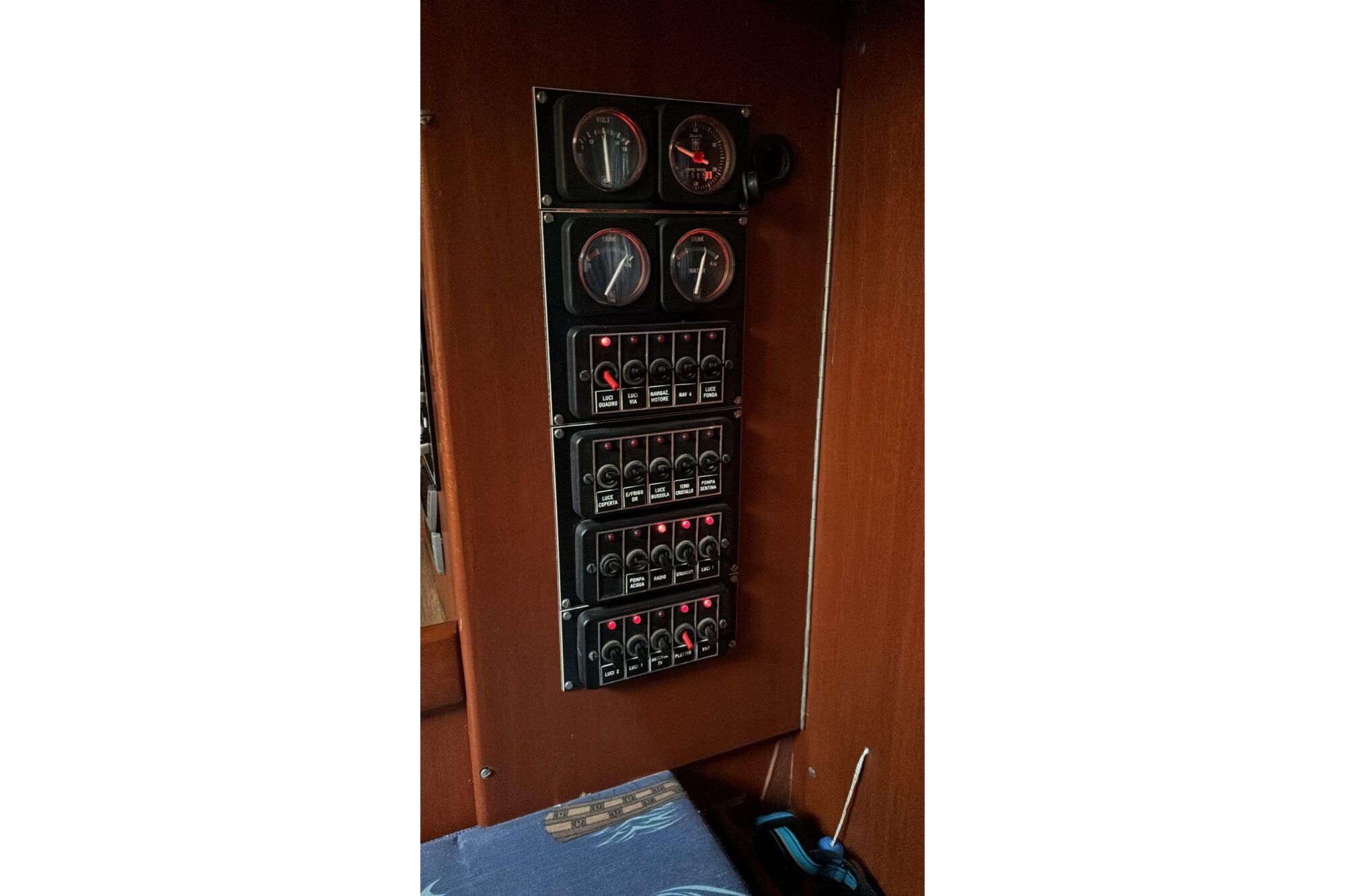 Brokerage Image - 1984 HR 352