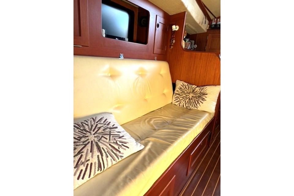 Brokerage Image - 1984 HR 352