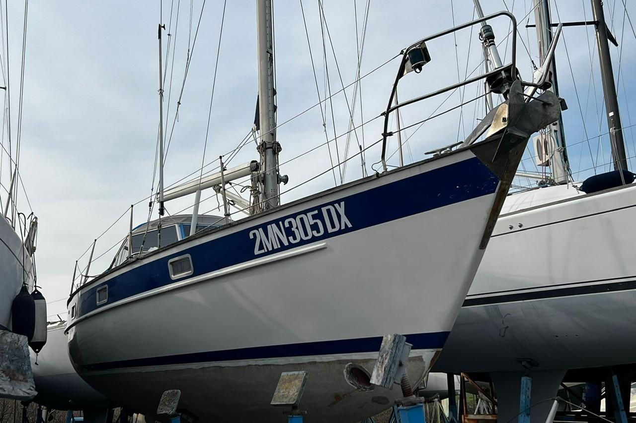 Brokerage Image - 1984 HR 352